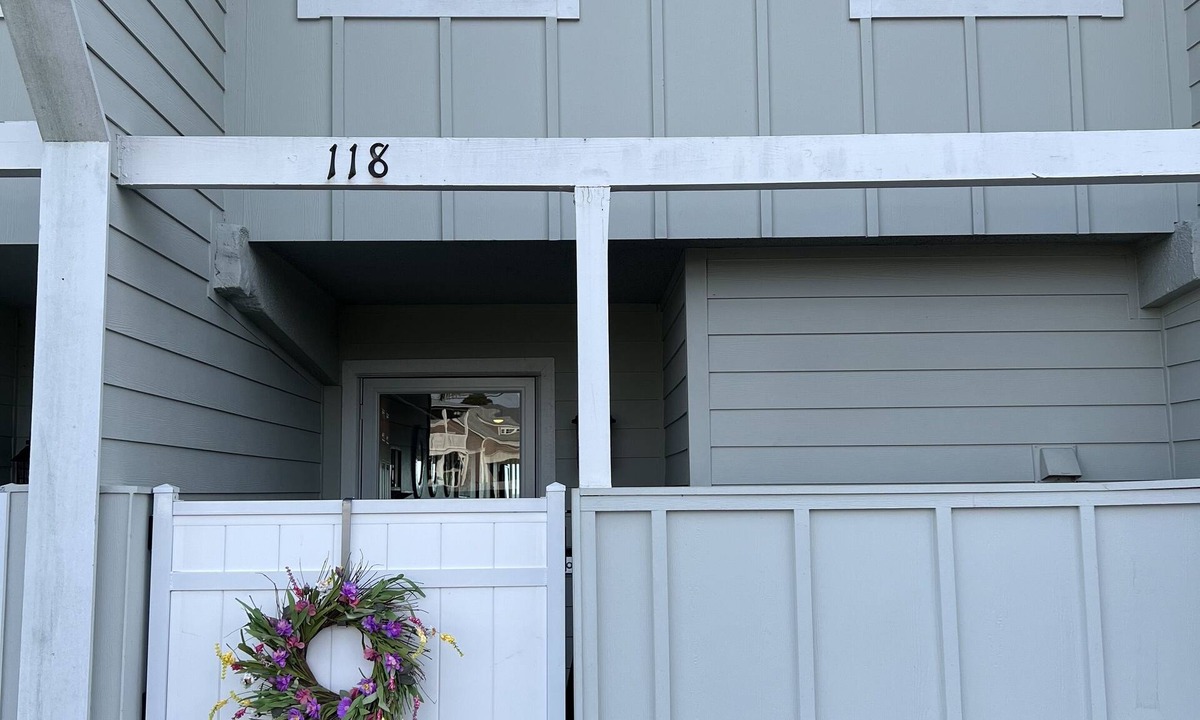 Sunnyside House | SPECIALS Just completed update. See the new kitchen and appliance’s & flooring