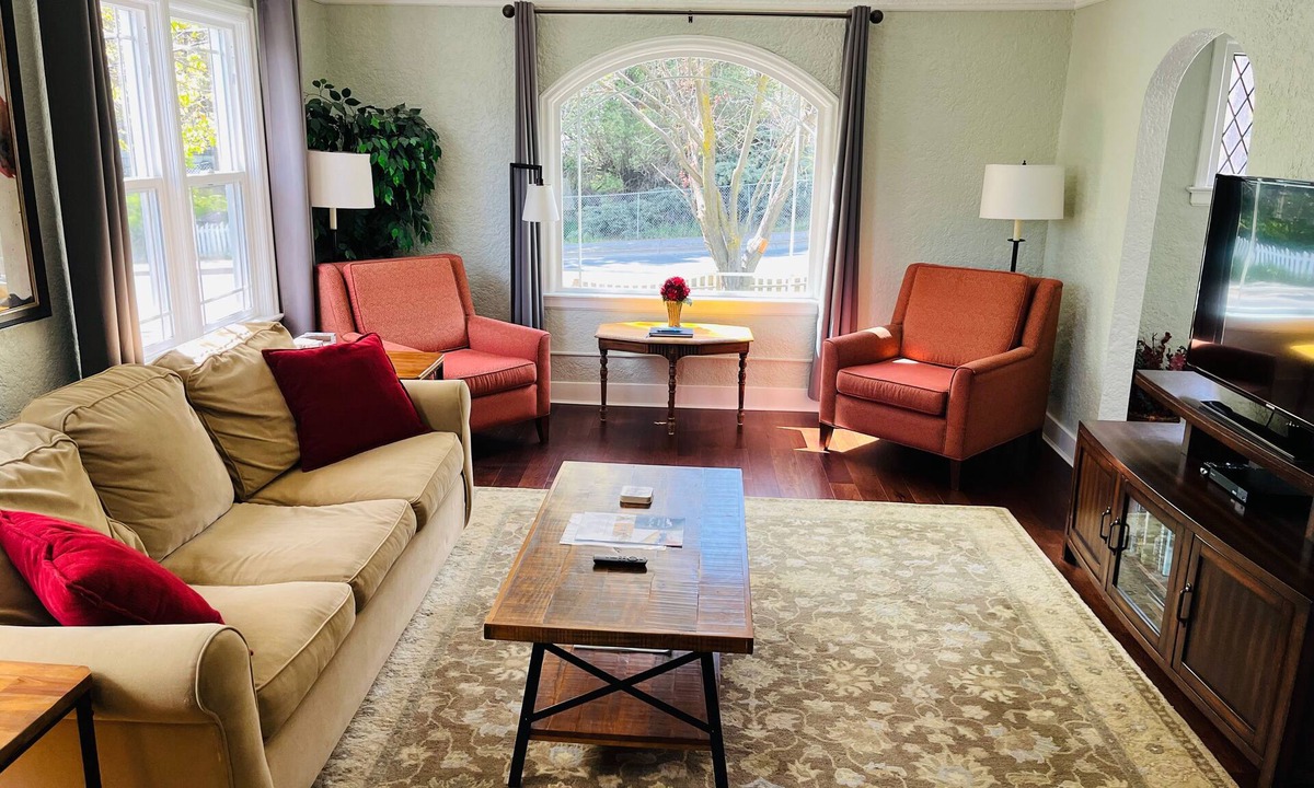 Pullman House | State Street Cottage, 2BR Apt