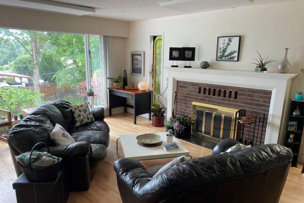 Crofton House | Steph Winstanley Private room minutes from Crofton shores