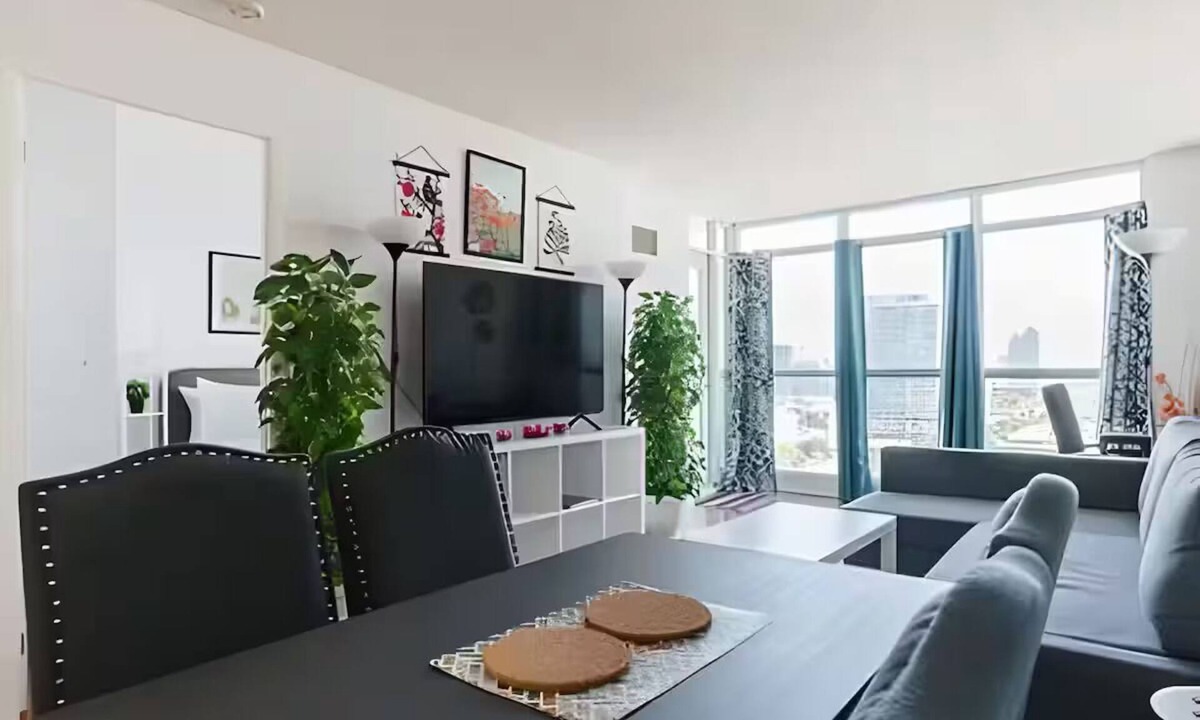 Downtown Toronto Condo | Steps to Everything: Prime Downtown Toronto 2BR/2BA with Included Parking
