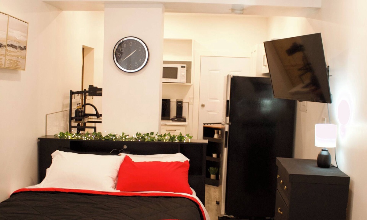 Sudbury Apartment | Studio - Cozy Downtown Hideaway