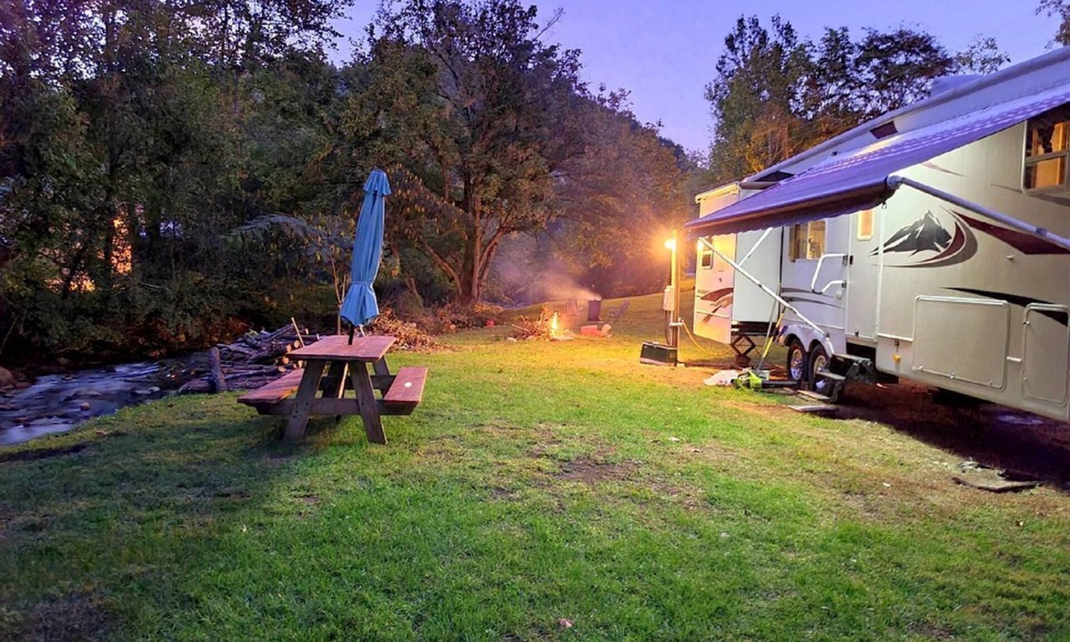 Del Rio House | Stunning Caravan with Fire Pit in Del Rio, Tennessee