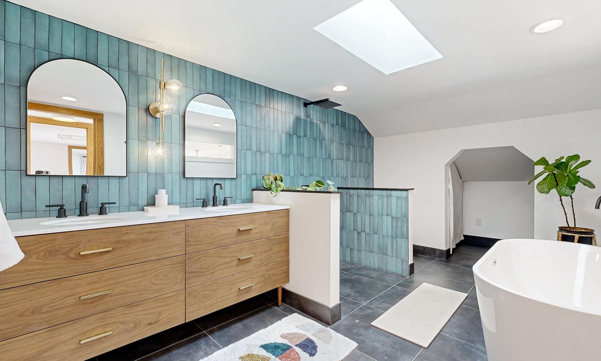 Alexander House | Stunning Dog-friendly Mountain Retreat with 4 BR and views