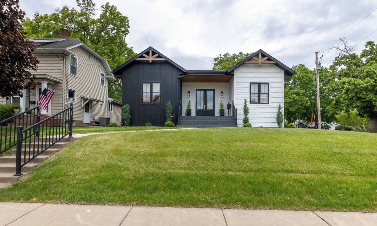 Dubuque House | Stunning Family Friendly House in Dubuque, Iowa