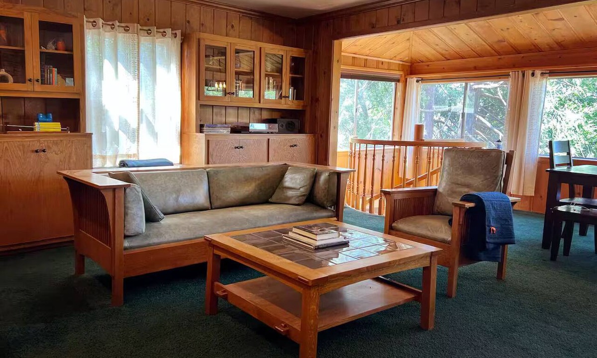 Cedar Glen Cottage | Stylish 1926 Cottage Retreat: Mountains, PCT, Lake Arrowhead, Miller's Landing