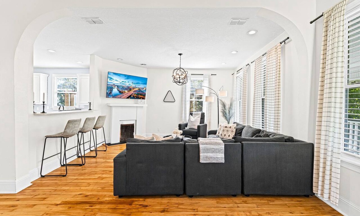 Springfield Apartment | Stylish 2BR in Historic Home | Walk to Events