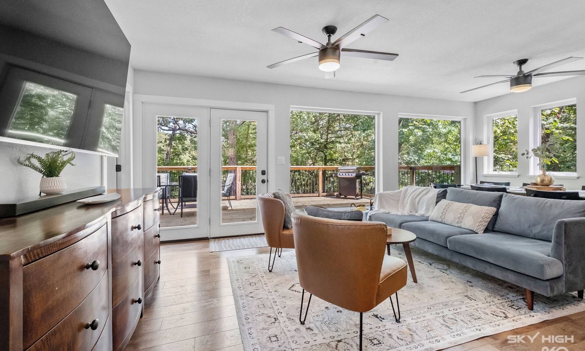 Garfield House | Stylish Lakefront Home on Beaver Lake with Dock in Beautiful Northwest Arkansas