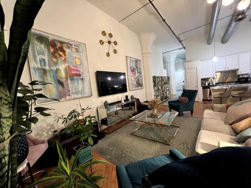 South Downtown Apartment | Stylish Loft, Walk to WORLD CUP!