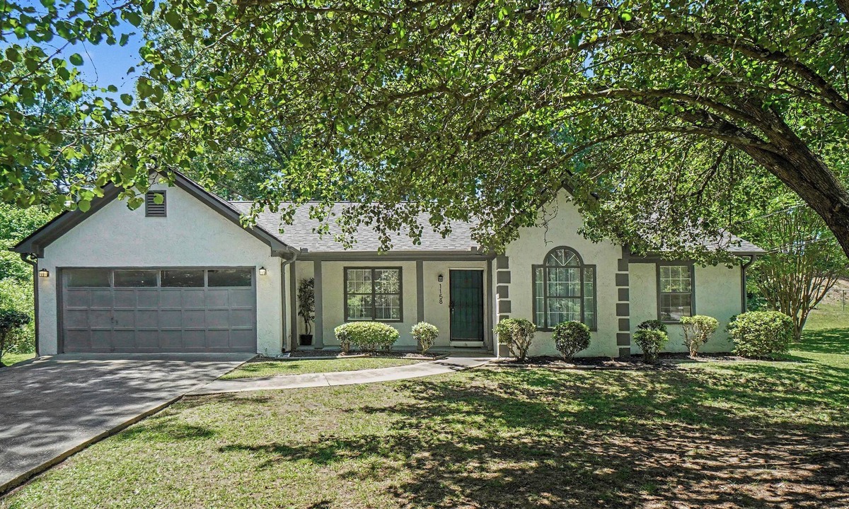 Church Street House | Stylish Riverdale Escape Minutes from Airport & Downtown Atlanta Sleeps 6