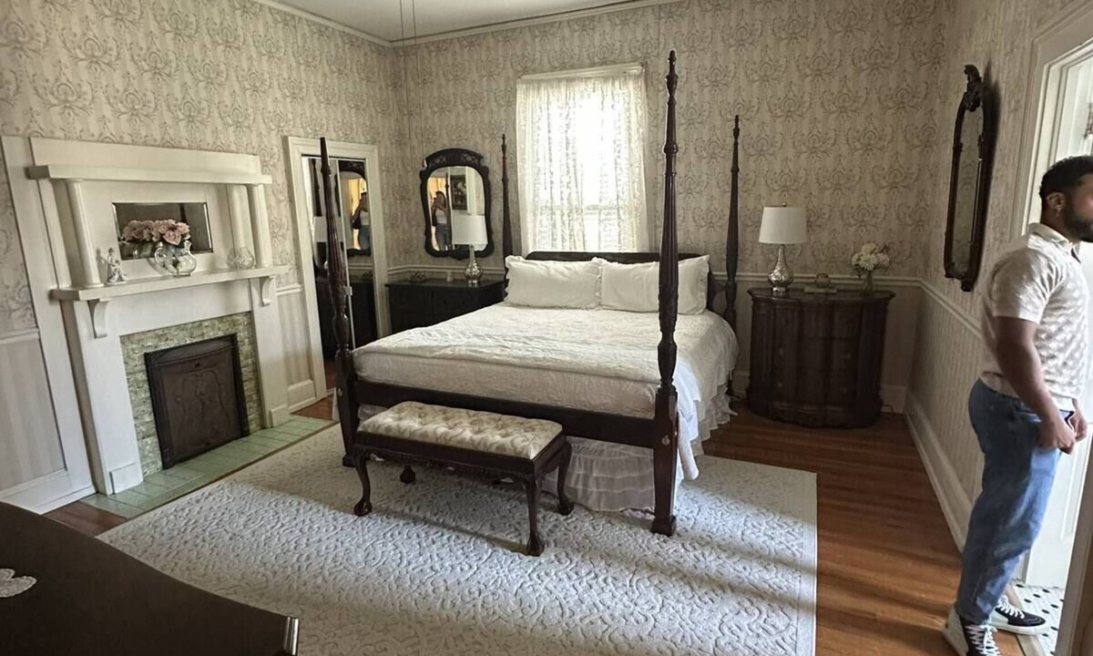 Aiken House | Suite #1 - King Suite with Jacuzzi Tub