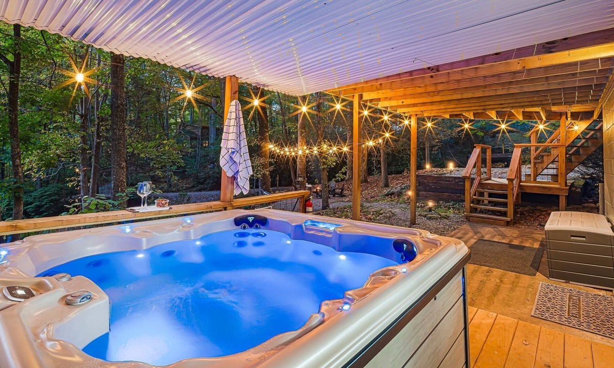 Maggie Valley House | Summer Special: Hot Tub, Game Room, Cold Plunge & Coffee Bar!