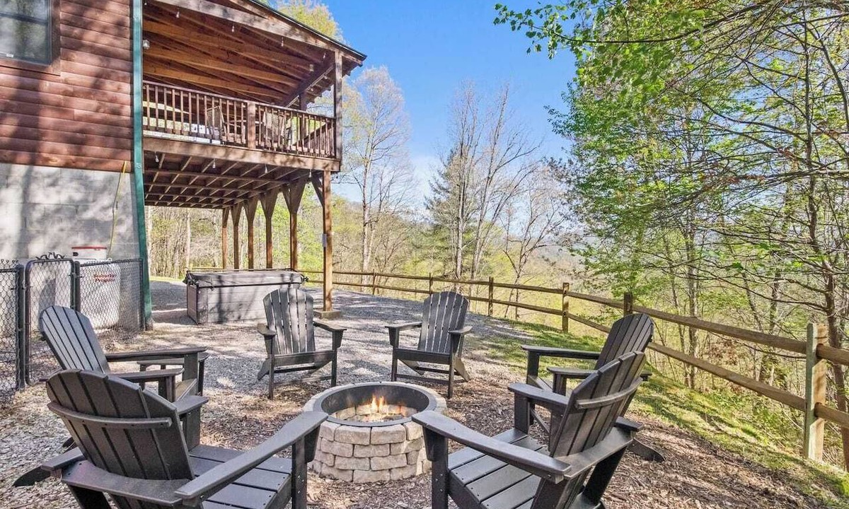Waynesville Cabin | SUMMER SPECIALS! Luxury Mountain Cabin w/Hot Tub, Game Room