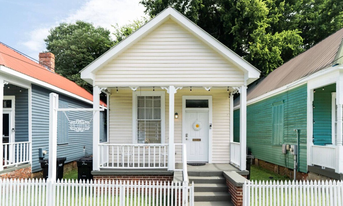 Columbus House | Sun cottage near downtown