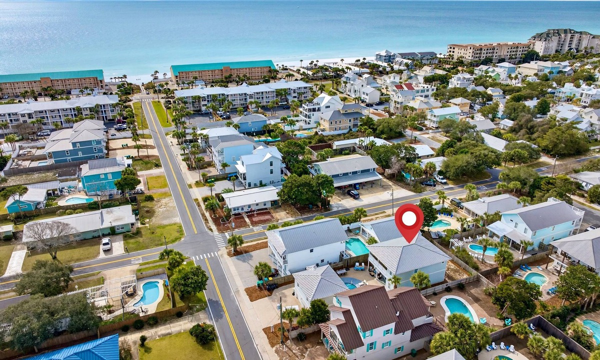 Crystal Beach House | Sun-Kissed – Steps to Beach! Sleeps 22, Heated Pool, FREE Golf Cart & Game Room
