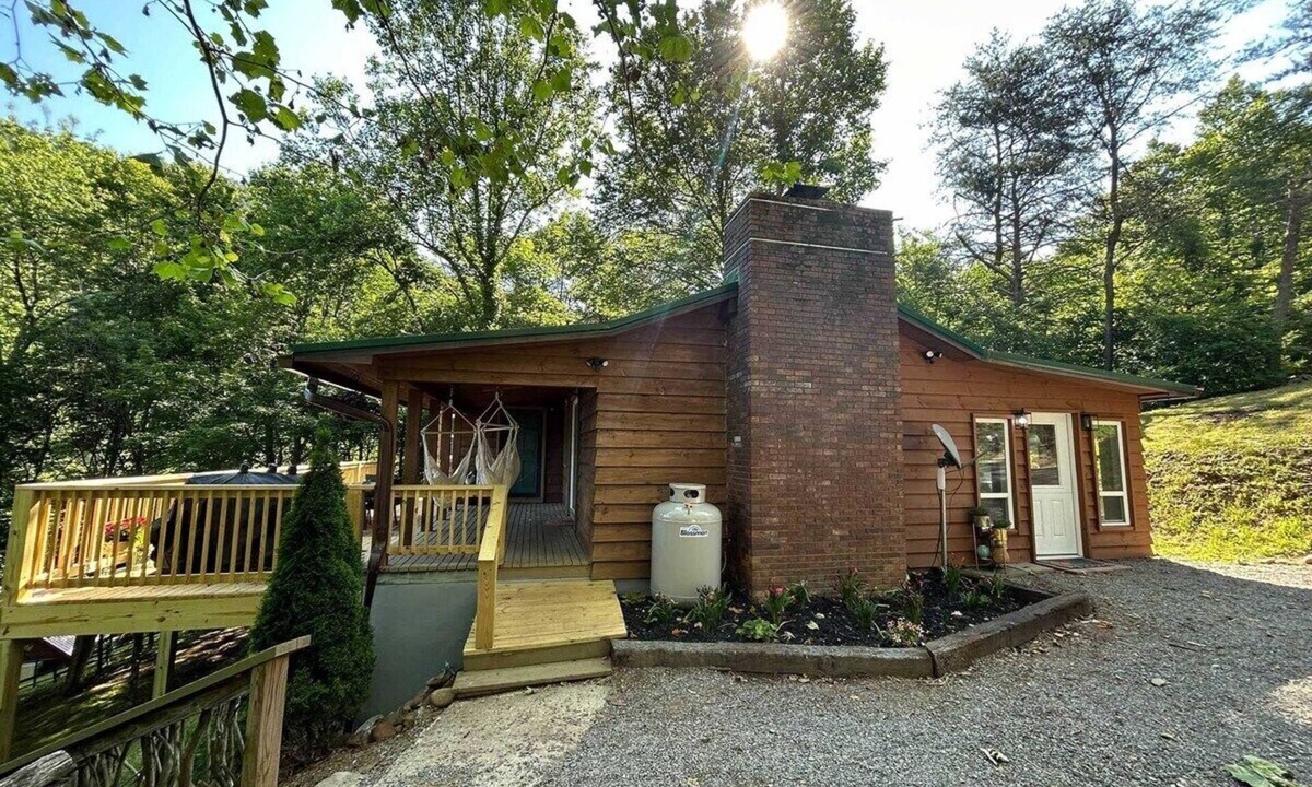 Canton House | Sunburst Falls Hideaway in Eastern Smokies - Spa