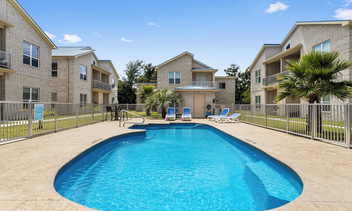 Long Beach House | Sunny Daze - King Beds, Pool, Xbox, Beach & Casinos