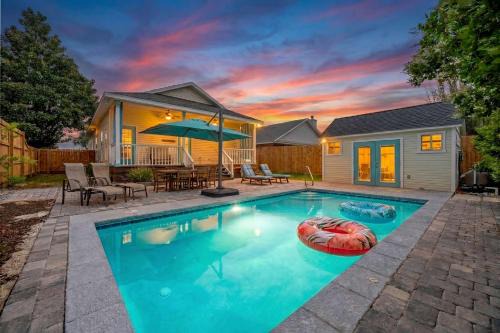 Crystal Beach House | Sunsail Cottage Pool heat & Golf Cart Deals