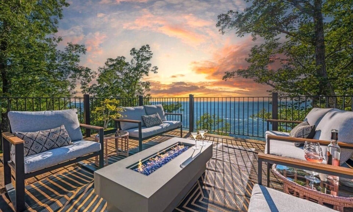 Trenton House | Sunset Mountain Bluff Retreat w/Firepit & Theatre Near Cloudland Canyon