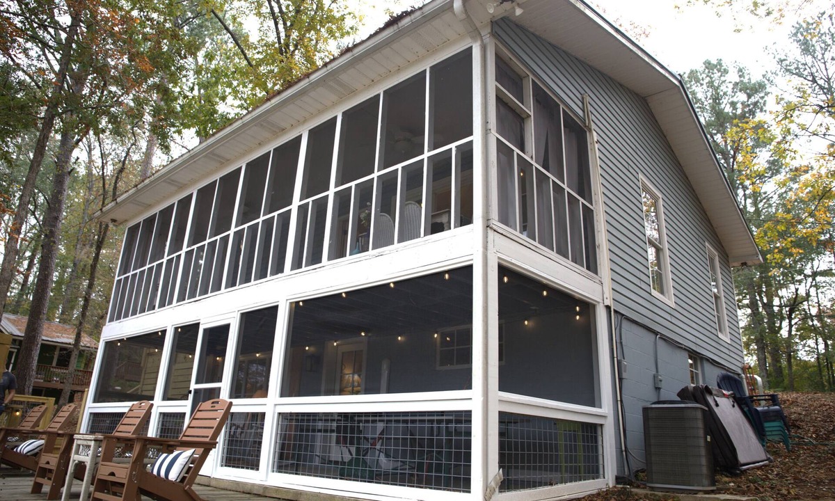 Crane Hill House | Suntime Cottage - Lake Front House on Smith Lake with Hot Tub & Boat Rental