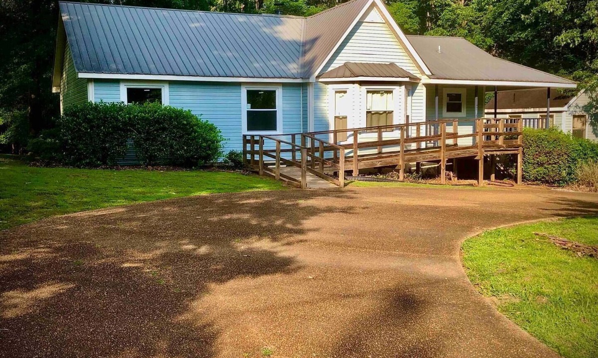 Guntersville House | Sweet Home Lodge at Rainbows End