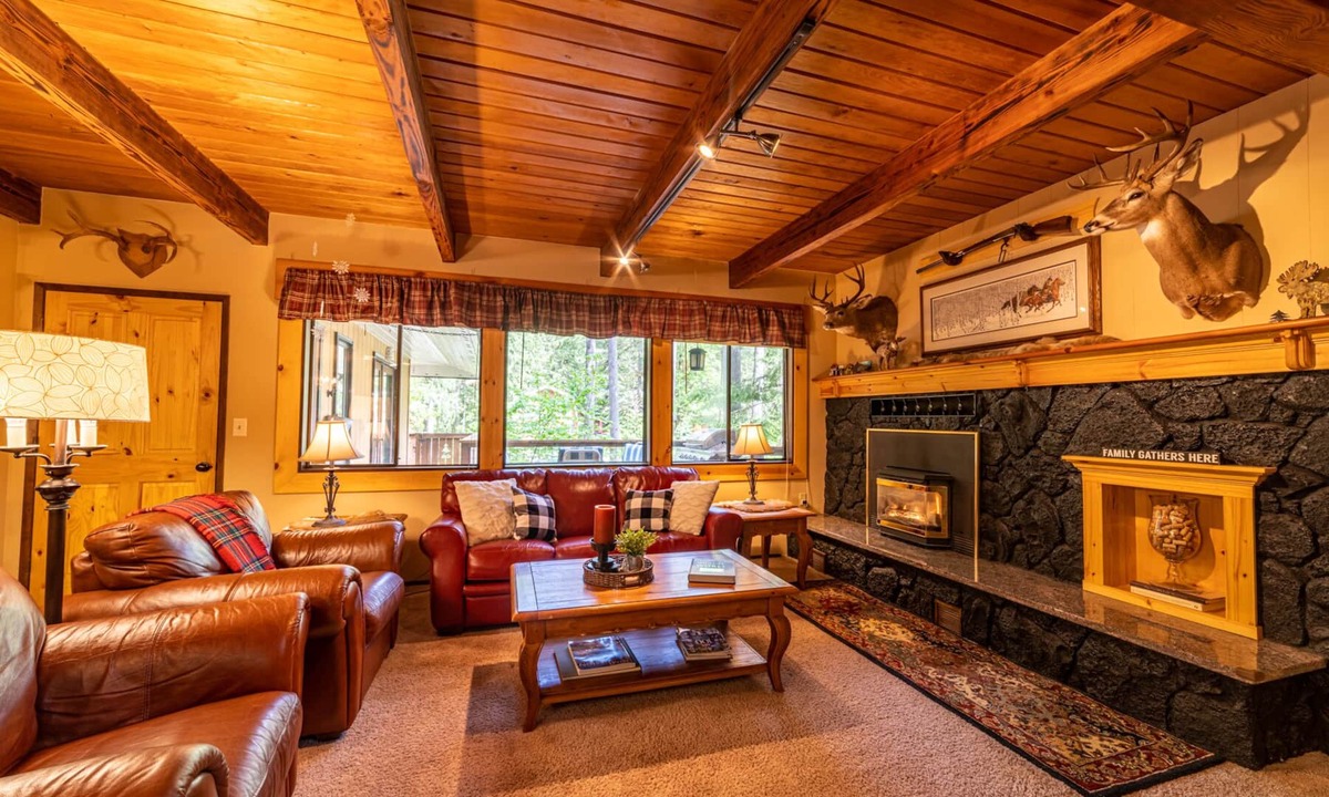 Glacier Cabin | Swimming pool, pickleball, tennis, basketball courts, private hot tub, sauna.
