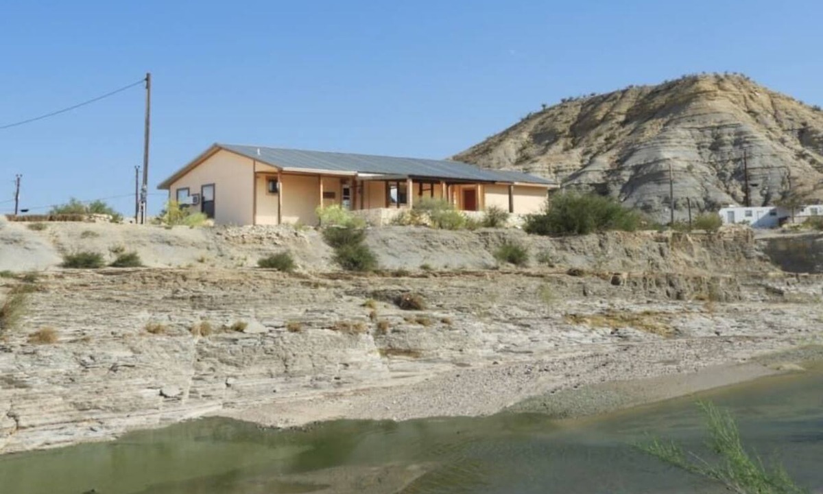 Study Butte-Terlingua House | Terlingua Creek Porch House: On Terlingua Creek