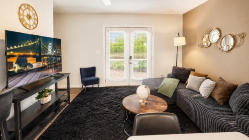Shannon House | The Atlas Townhome Hoover Luxury 2BR H2
