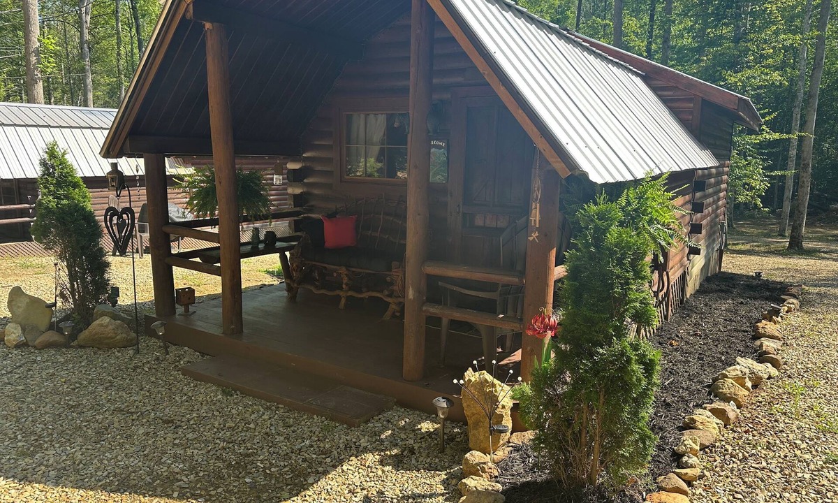 Cosby Cabin | The Big Bear Cabin! Perfect getaway in the Smokey Mountains!