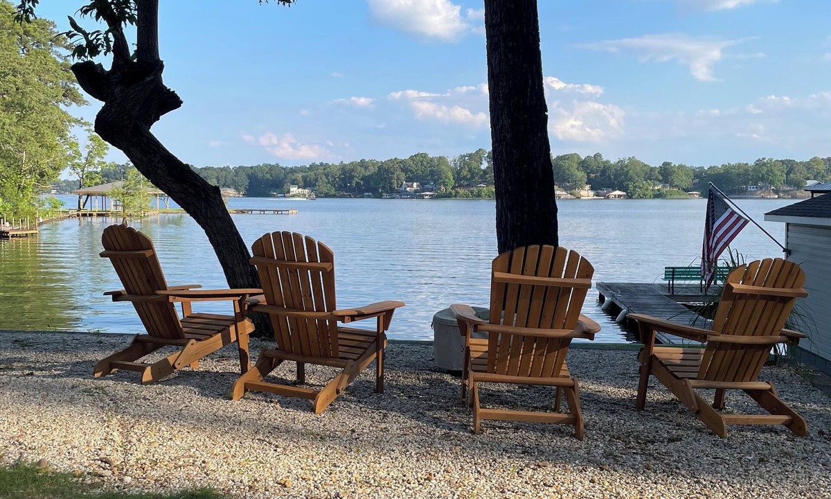 Pine Level Cabin | The Cabin On Dogwood - A cozy 1950's Cabin on Lake Jordan, Alabama