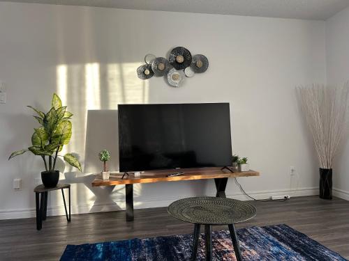 Quartier des Spectacles Apartment | The FIVE