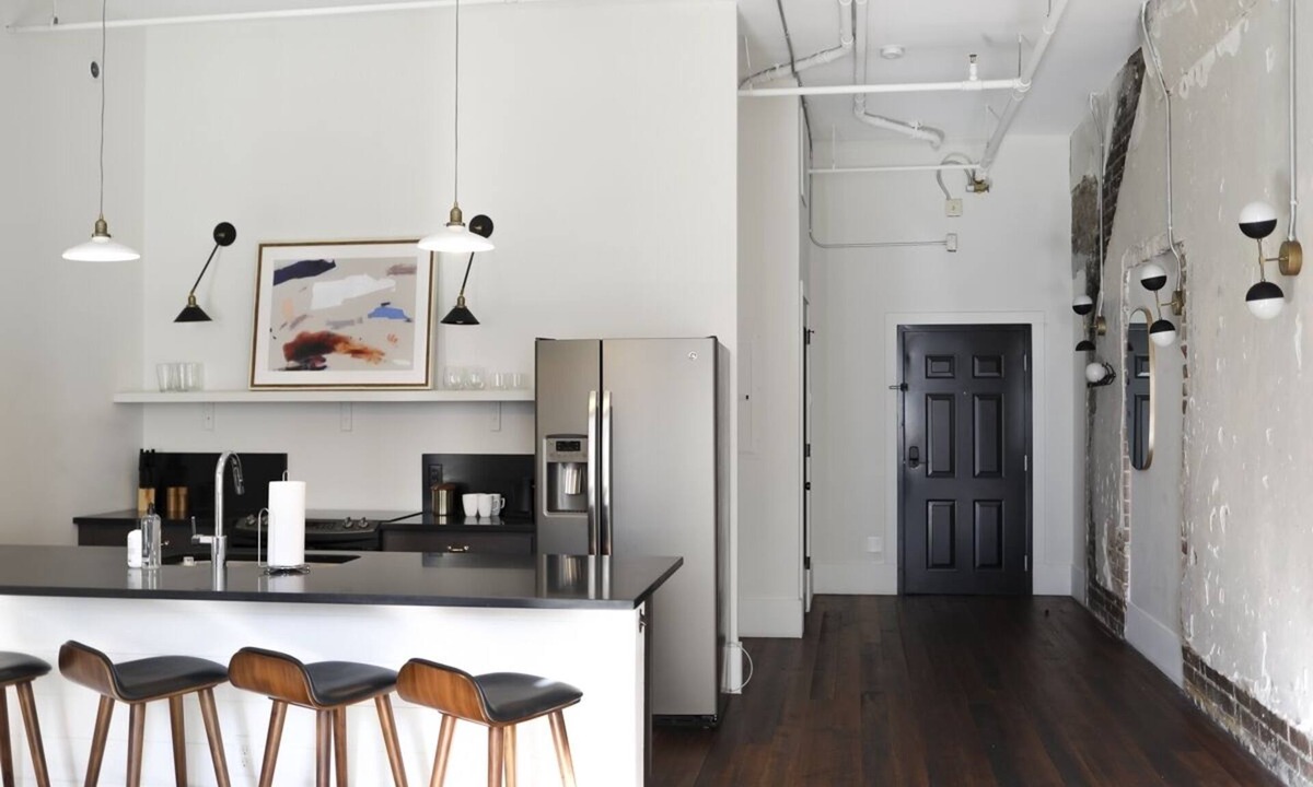 Historic District - North Villa | The Grant by Black Swan - Industrial-Modern Loft (208)