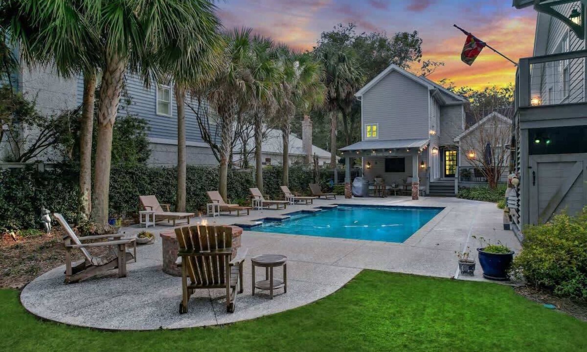King City House | The Grey Pearl - Swimming Pool, Premier Location!