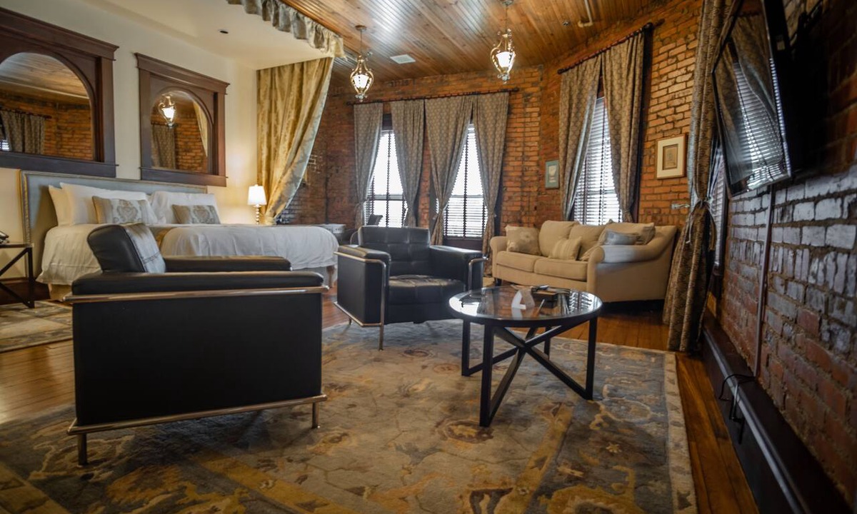 Marietta Hotel | The Hackett Hotel
