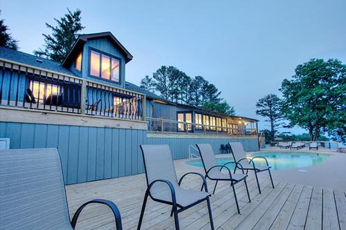 Dandridge House | The Lake House by Venture Smoky Mountains