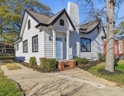 East Point House | The Landing Pad - 8 minutes to ATL Airport!