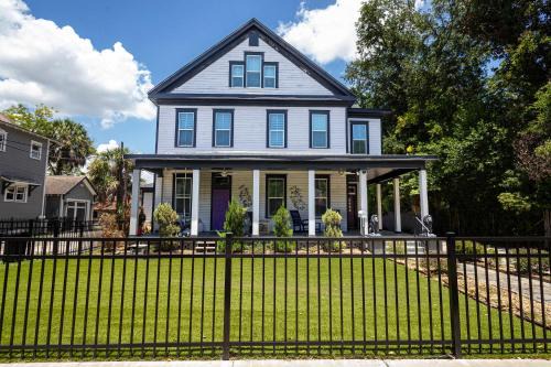 Springfield Apartment | The Legacy House 6BR Springfield Family Home