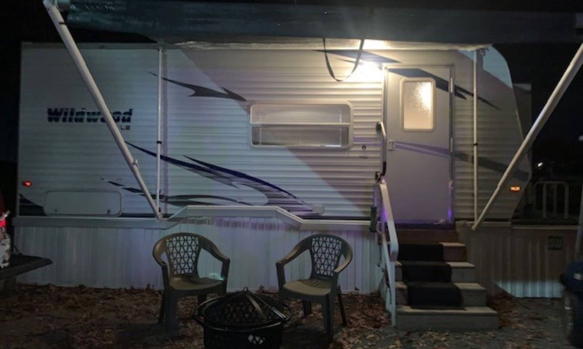 Dandridge RV Rental | The Little Dipper is an adorable & cozy camper located in charming Dandridge TN