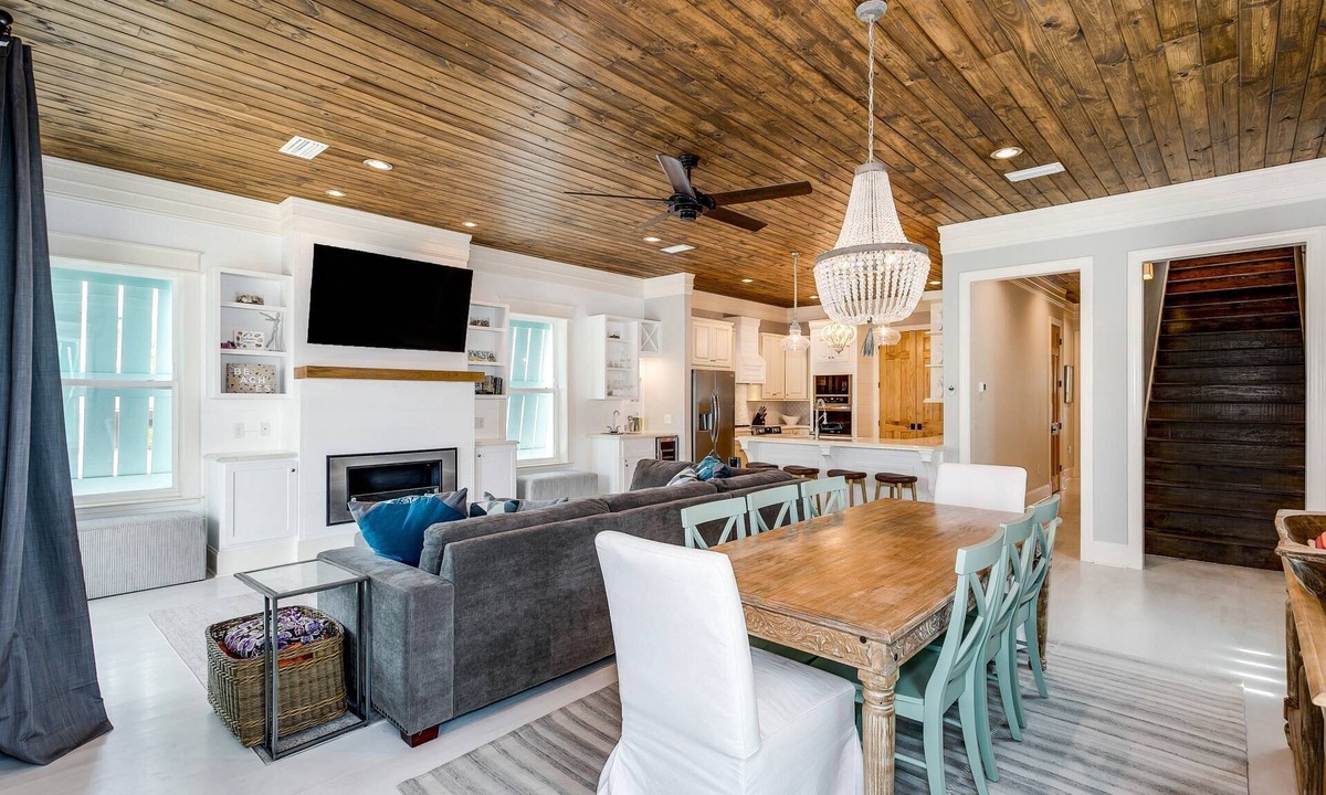 Ono Island House | The Meadows-Mallory Square North |Community Pool |Mins to Gulf Beaches |Gourmet Kitchen |Boat Dock