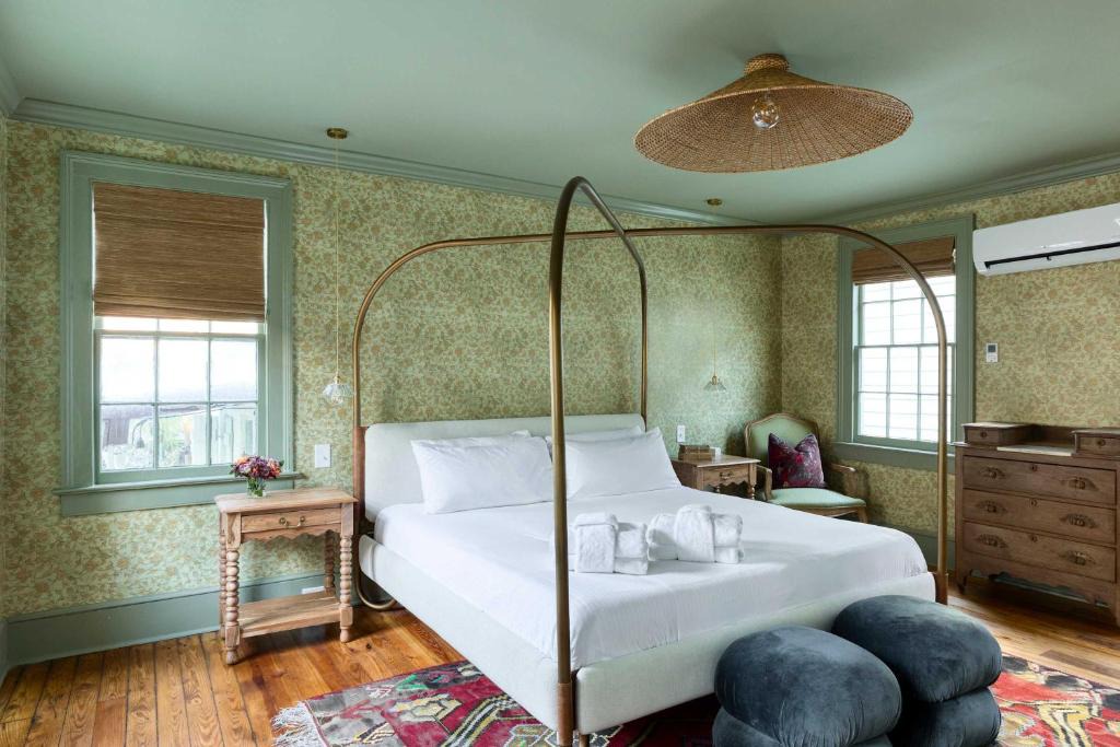 Harleston Village Bed & Breakfast | The Nicholas Veranda King Suite- 1 Block to King