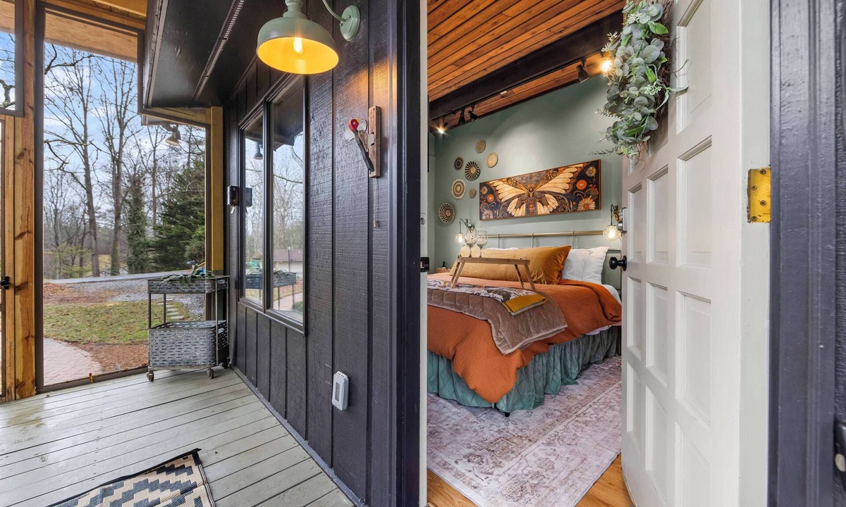 Weaverville Cabin | The Nook - Cozy Bungalow in the Countryside