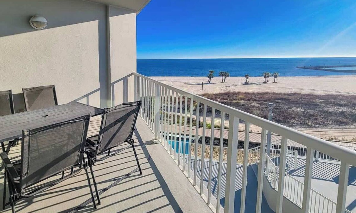 Biloxi Condo | The Sapphire Deck