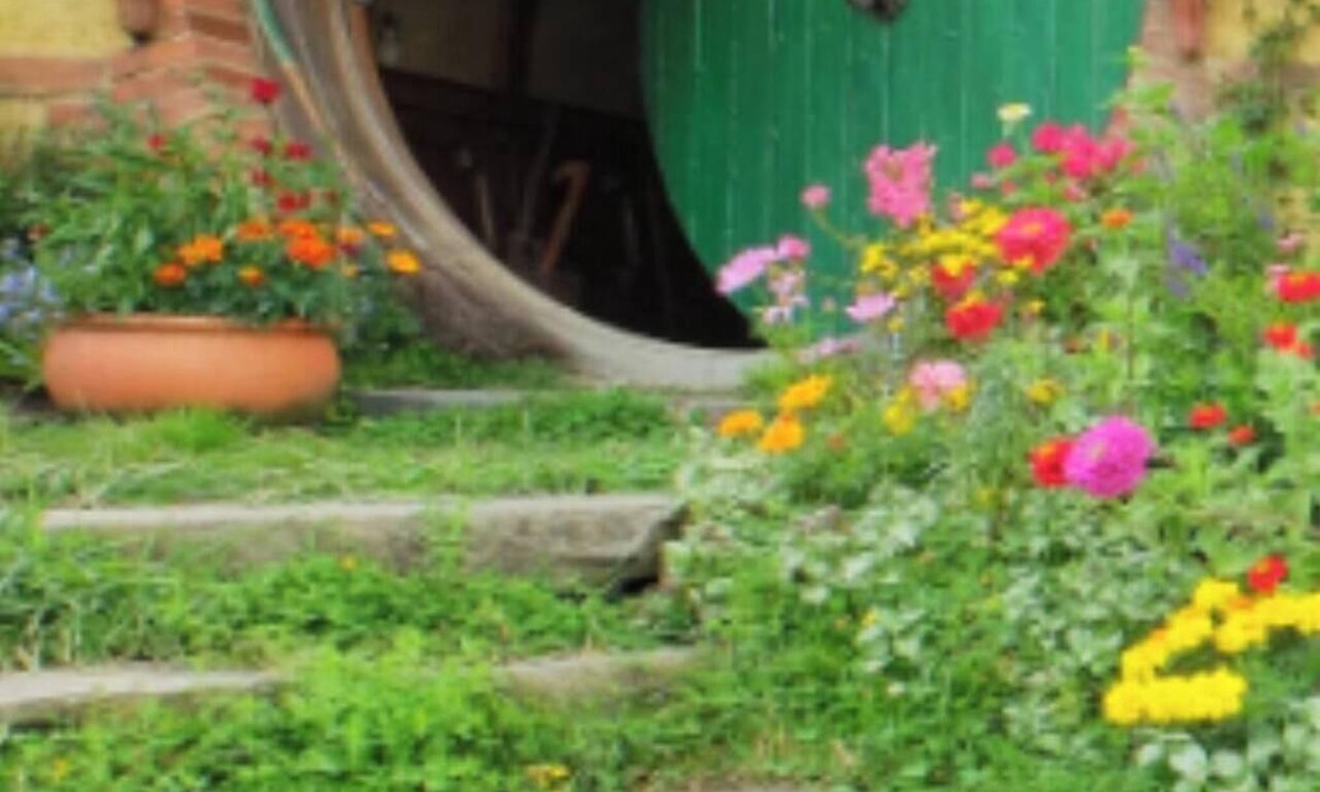 Flat Rock Cottage | The Shire Hobbit House is a 1-bedroom with AC in charming Flat Rock, Alabama.