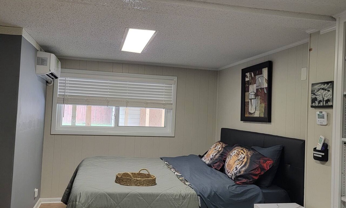 Huntsville House | The Tiger Room. Private King Suite Near Downtown Huntsville