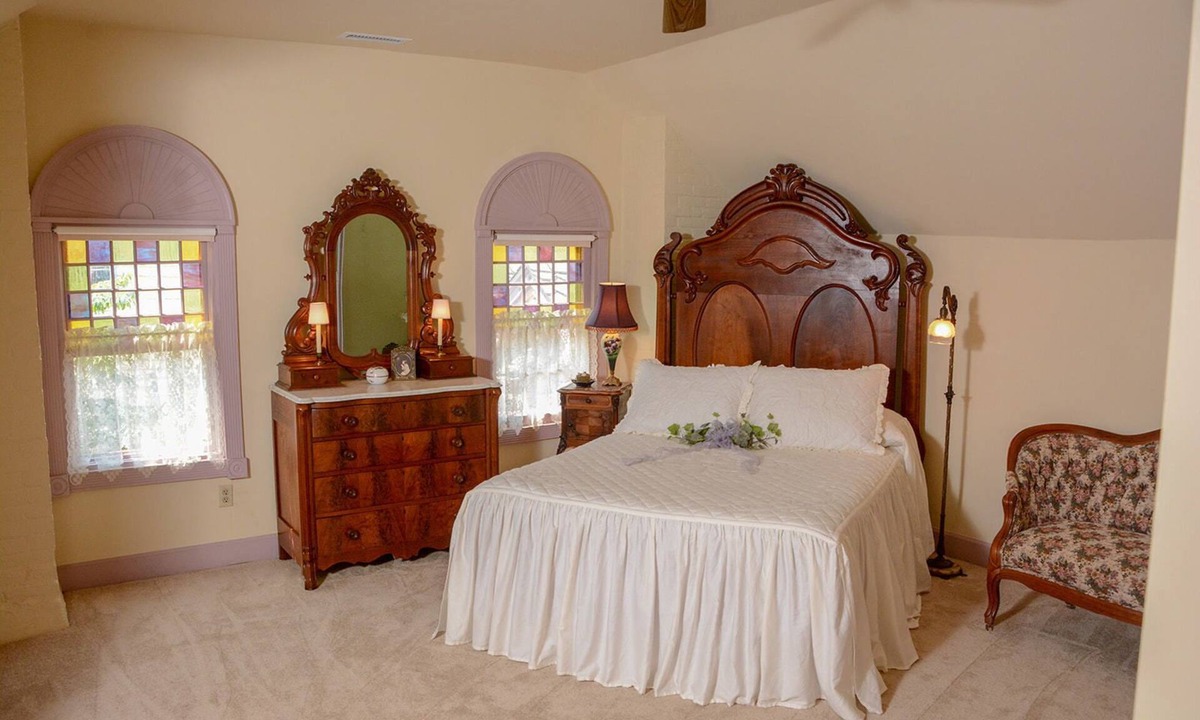 Milford Bed & Breakfast | The Towers Bed & Breakfast