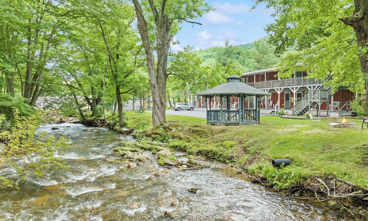 Maggie Valley Hotel | The Valley Inn