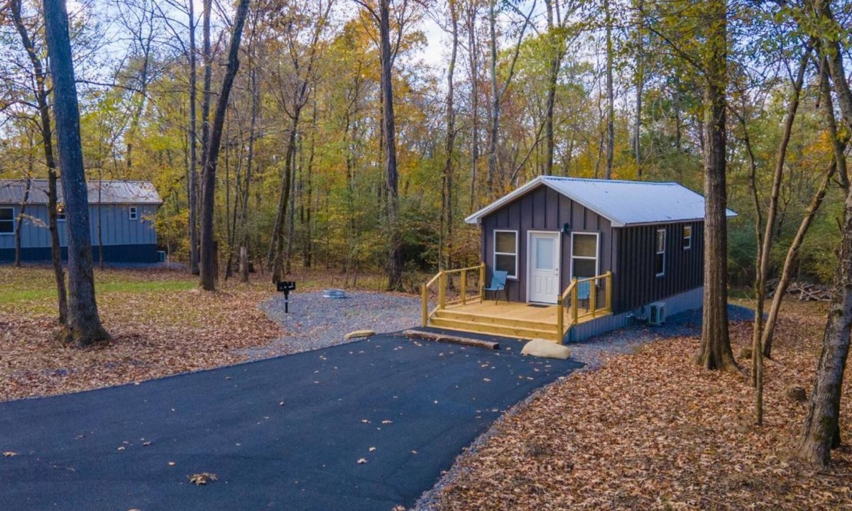 Guntersville Apartment | Tiny House Glamping Retreat- 670+ Acres Private Property on Lake Guntersville