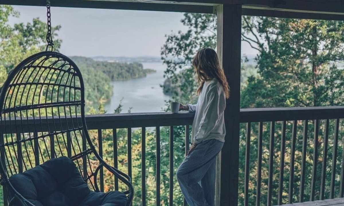 Sevierville Cabin | Tippy Canoe Cabin: Lake views & Hot Tub