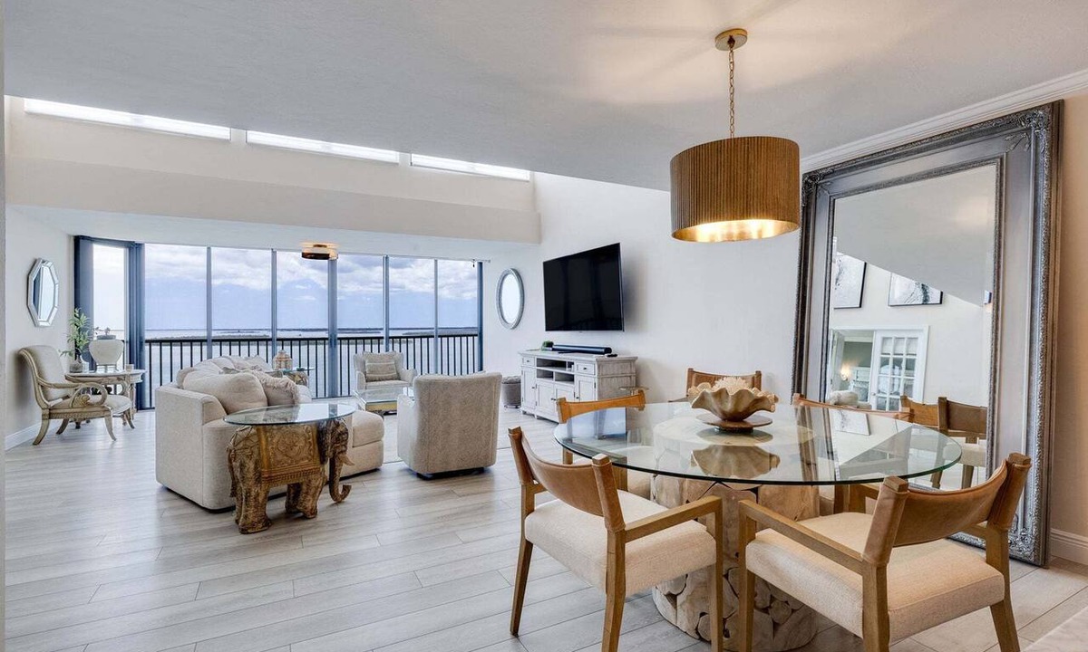 Punta Rassa Condo | Top floor! 3 Bedroom Harbour Tower Dream Vacation Rental in Harbour Tower offers stunning views!