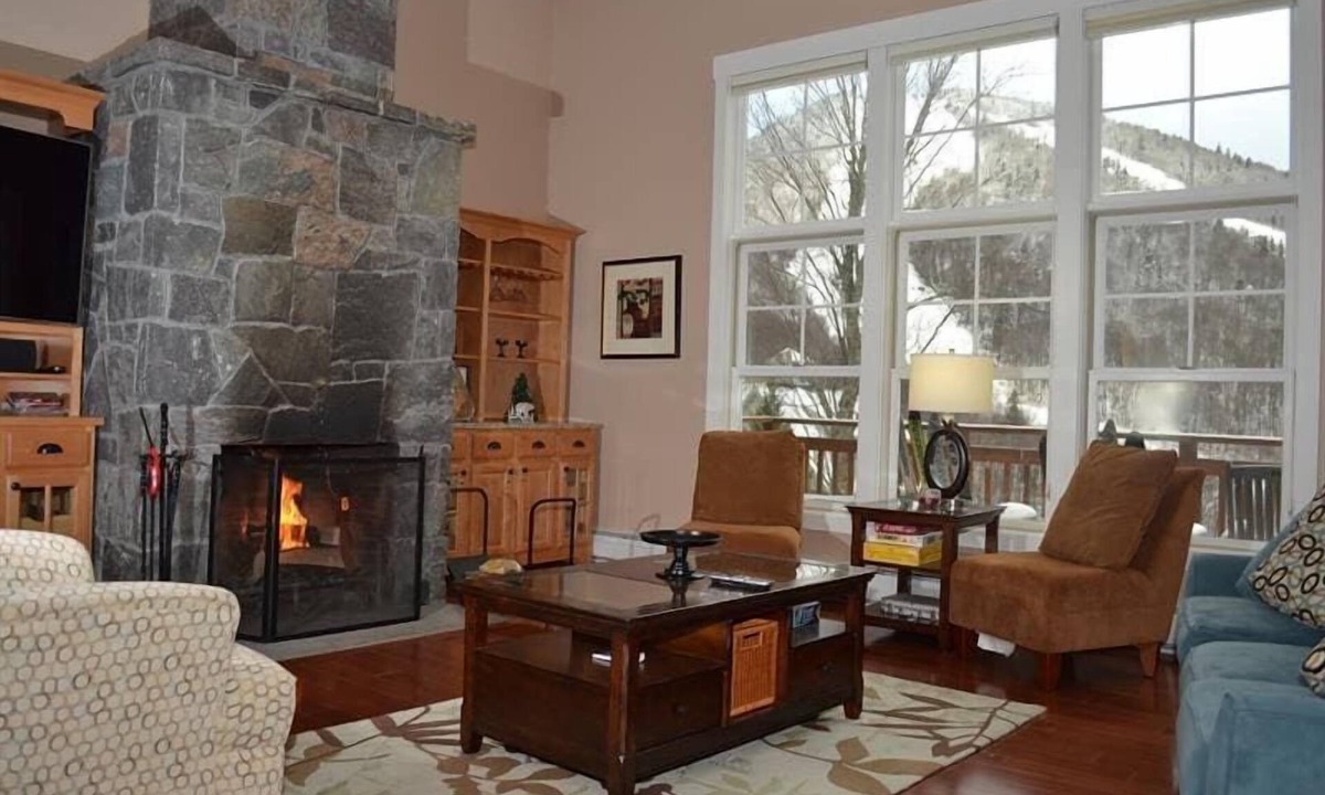 Killington Condo | Topridge 4BR/4BA: Breathtaking Views. Hot tub. True Ski In Ski Out!
