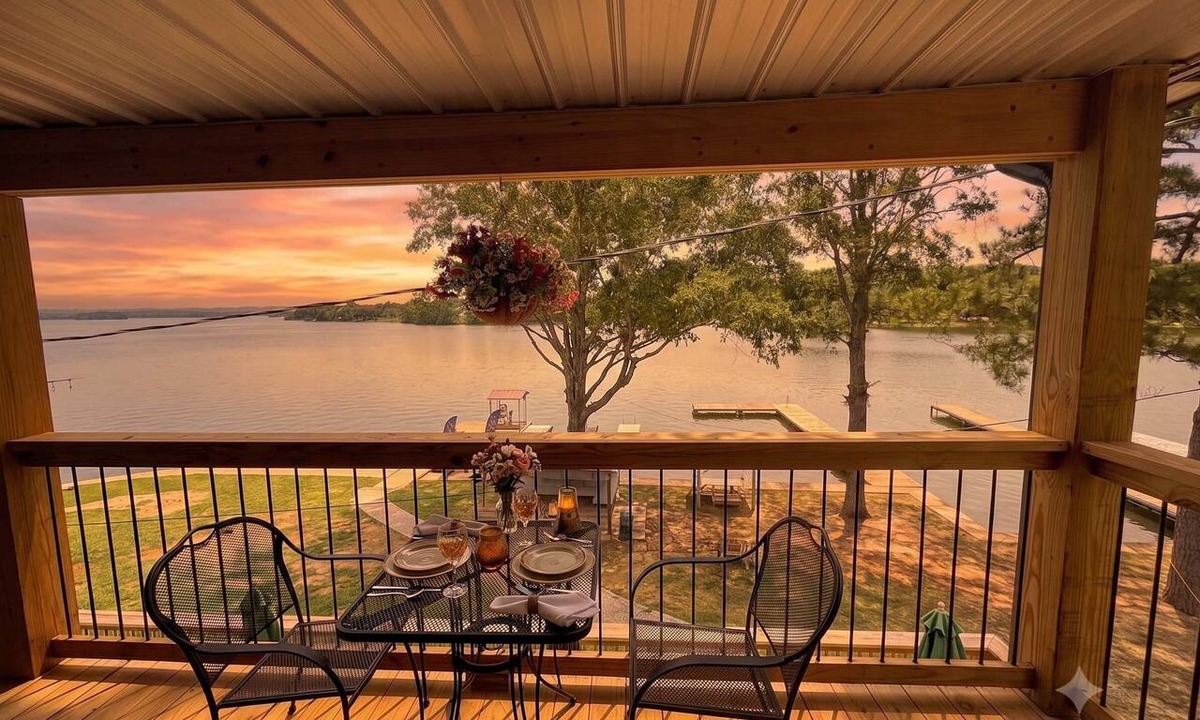 Cedar Bluff Apartment | Topside Suites Little River Marina